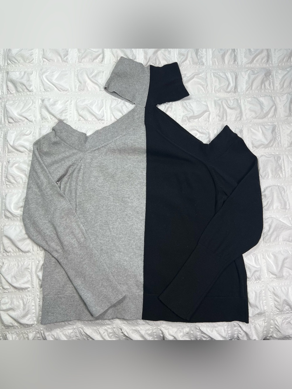 525 America Cotton Cashmere Color Block Knit Sweater Turtle Neck Cold Shoulder